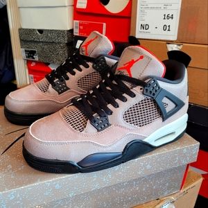 Nike: Jordan 4 Taupe Haze {r}